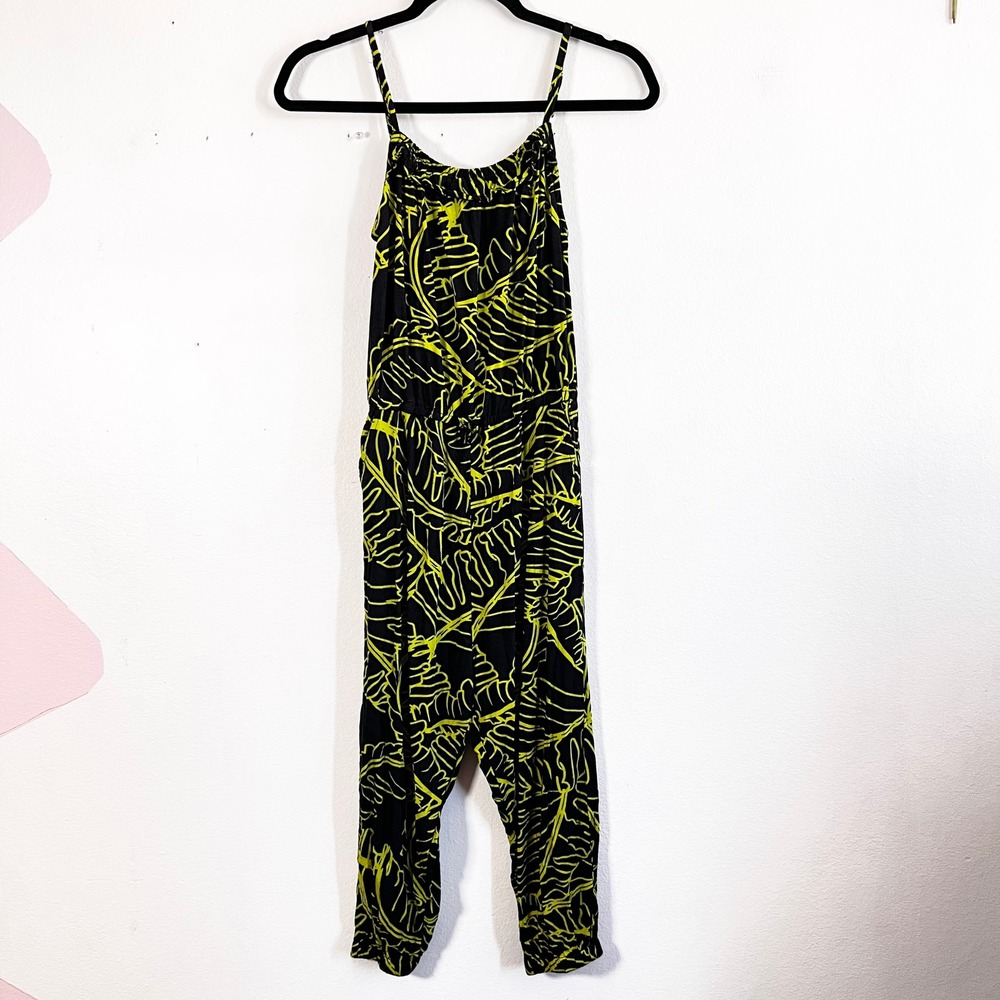 Cropped Jumpsuit Size XS Vacation Beach Leaf‎ Print Black Green